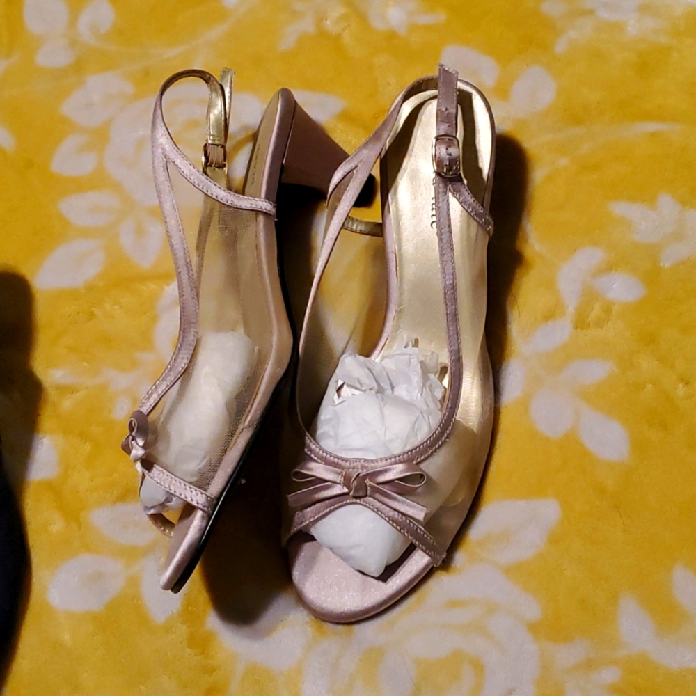 Golden princess heels charming bow detail